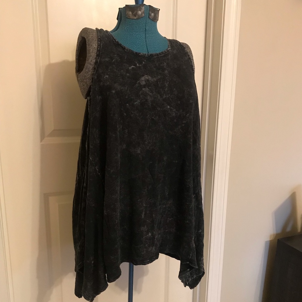 Torrid Size 2 Flowy Tank